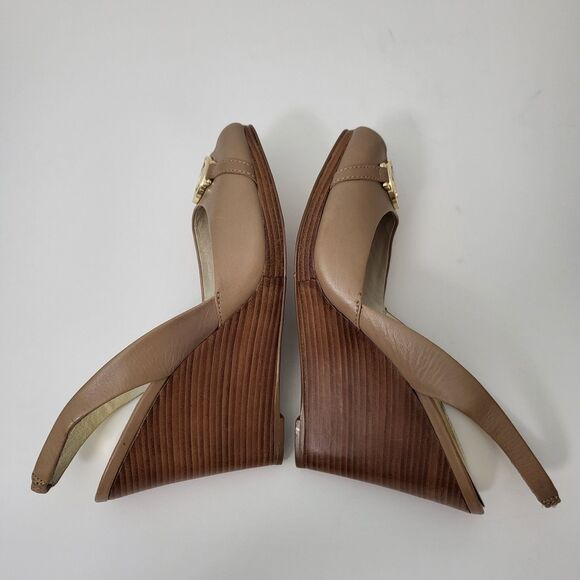 MICHAEL KORS Rochelle Heels 8 Peep Toe Tan Leather Gold MK Wedge Slingback - Picture 7 of 9